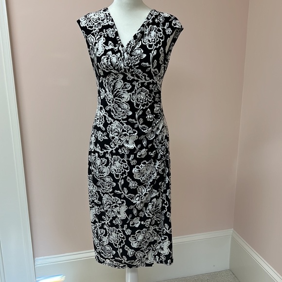 Ralph Lauren black and white floral print dress. Size 4. - Picture 2 of 9